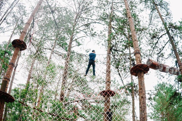 đu dây mạo hiểm thằng bằng