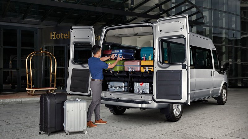 Khoang chứa đồ Ford Transit 2023