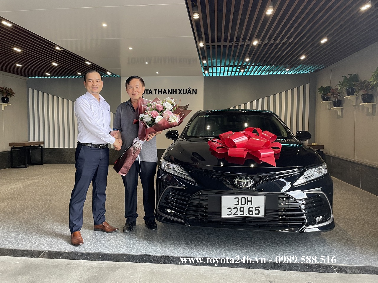 toyota-camry-2.5Q-màu-đen-2022