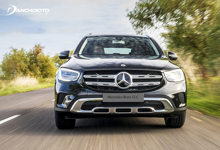 Khả năng tăng tốc Mercedes GLC 200 tốt, xe vượt nhanh khi cần