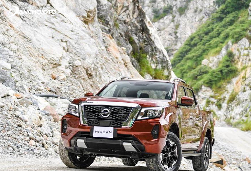 So sánh Triton và Navara, Navara có sự thô cứng và gan lì hơn