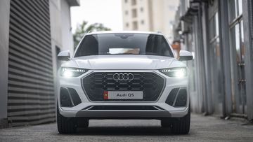 Ở phiên bản Audi Q5 2023 S line, lưới tản nhiệt có thiết kế tổ ong đẹp mắt cùng biểu tượng logo 4 vòng tròn đặc trưng