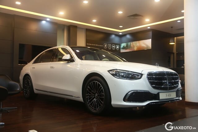 Mercedes-Benz-S450-phan-suon-xe