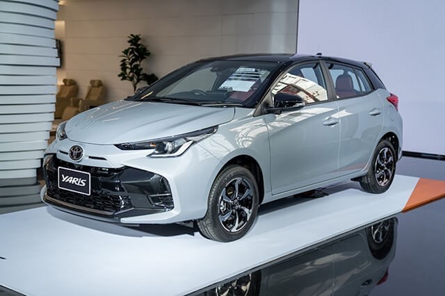 gia xe toyota yaris 2023