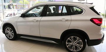 Phần thân xe BMW X1 2023 xLine LCI cũng toát lên vẻ ấn tượng, đầy sang trọng