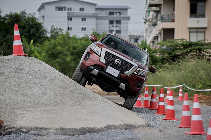 Nissan Navara 2023: Cập nhập chi phí lăn bánh mới nhất, giá xe từ 699 triệu 