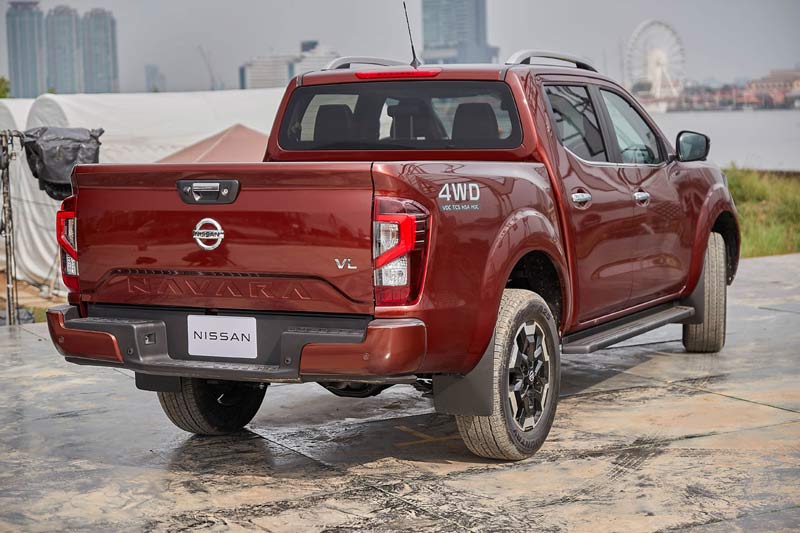 Nissan Navara: Giá xe bán tải nhập Thái Lan, chi phí lăn bánh mới nhất 2022