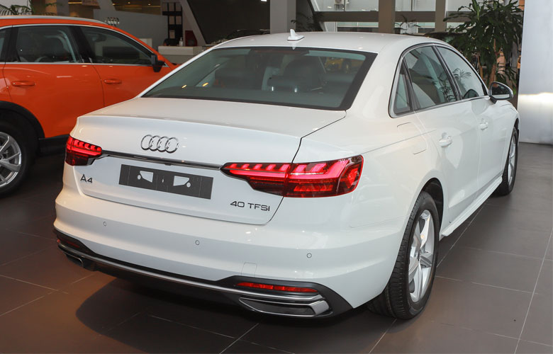 Đuôi xe Audi A4 2023