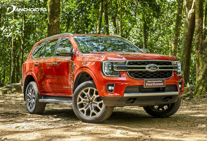 Ở thế hệ mới, Ford Everest 2023 đồ sộ, uy mãnh hơn