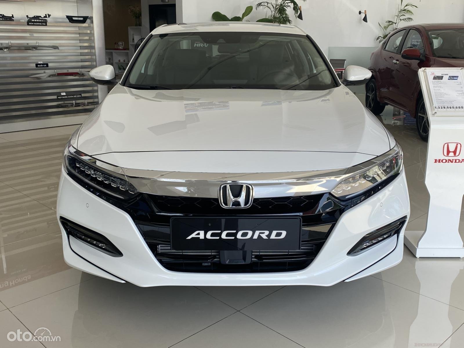 Đầu xe Honda Accord 2023.