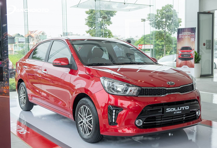 Giá xe Kia Soluto không chênh lệch nhiều với Mitsubishi Attrage nhưng được trang bị động cơ 1.4L lớn hơn